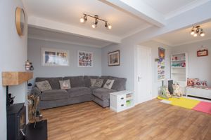 Lounge/Diner- click for photo gallery